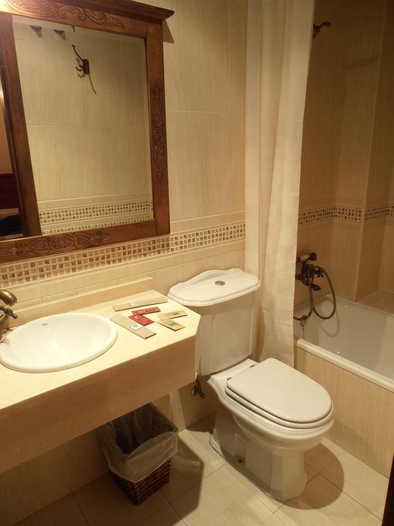 Hostal Virgen De La Encina Ponferrada Bilik gambar
