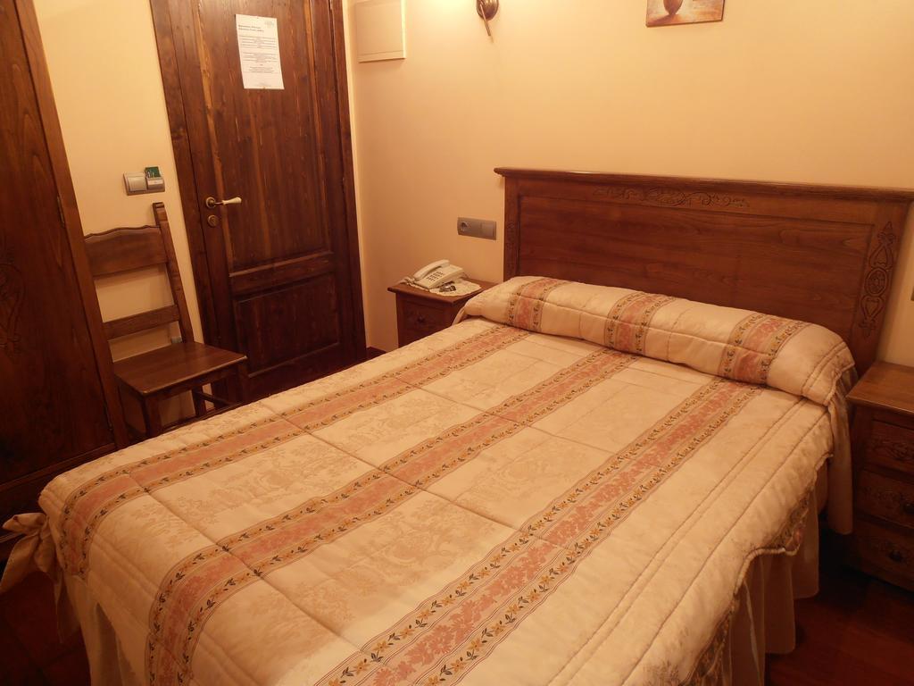 Hostal Virgen De La Encina Ponferrada Bilik gambar