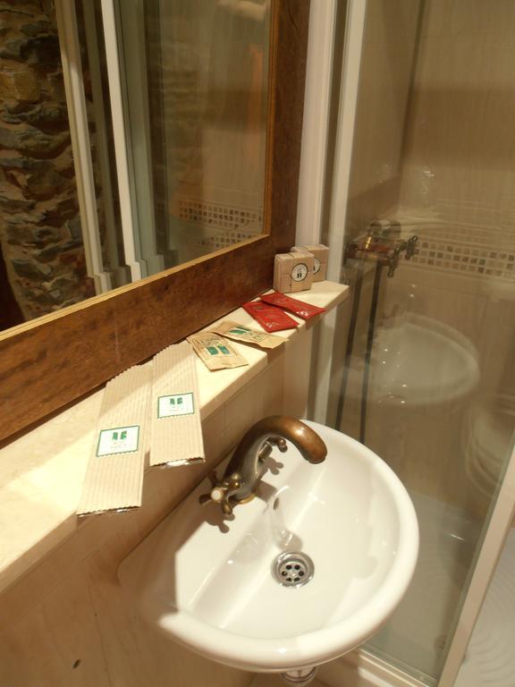 Hostal Virgen De La Encina Ponferrada Bilik gambar