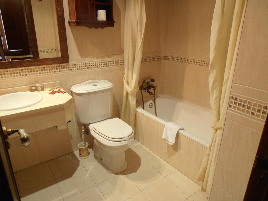 Hostal Virgen De La Encina Ponferrada Bilik gambar