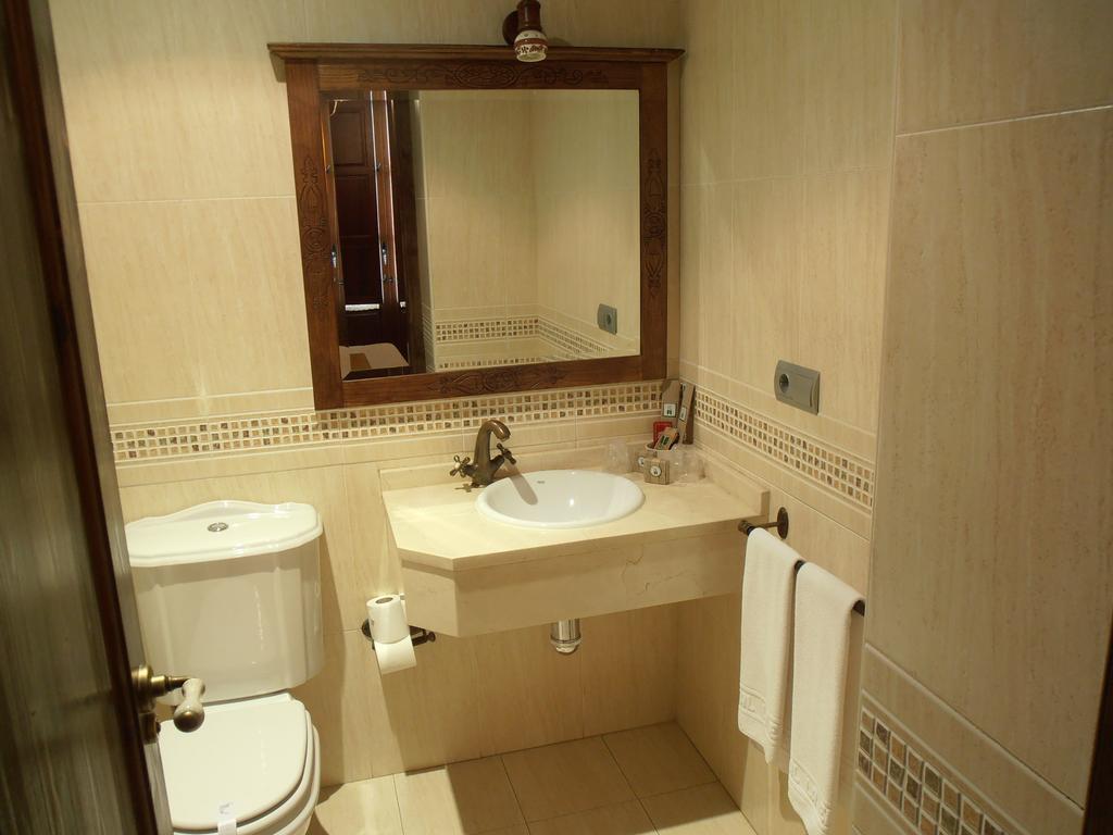 Hostal Virgen De La Encina Ponferrada Bilik gambar