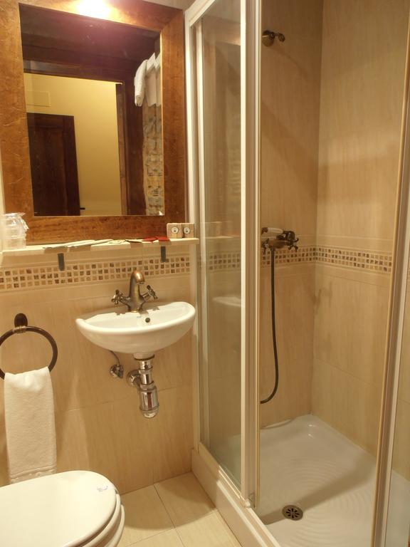 Hostal Virgen De La Encina Ponferrada Bilik gambar