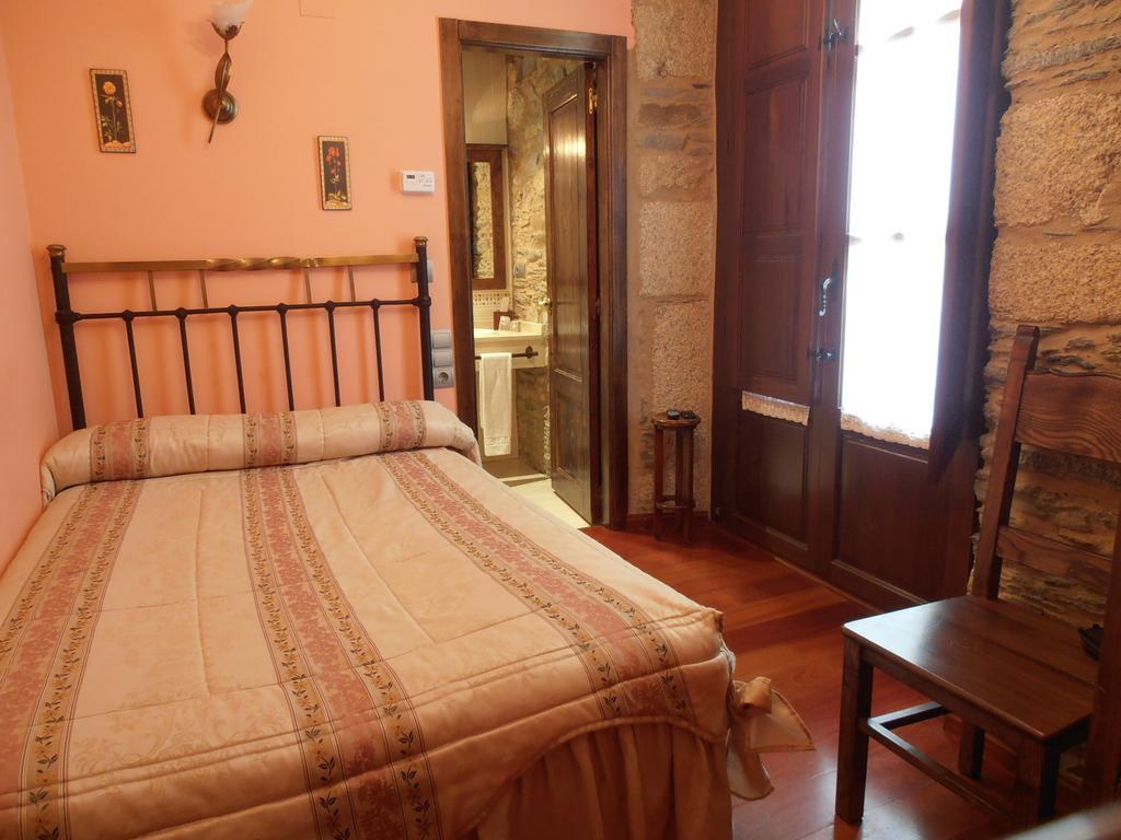 Hostal Virgen De La Encina Ponferrada Bilik gambar