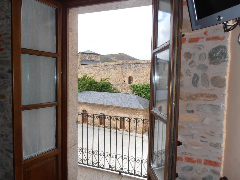 Hostal Virgen De La Encina Ponferrada Bilik gambar