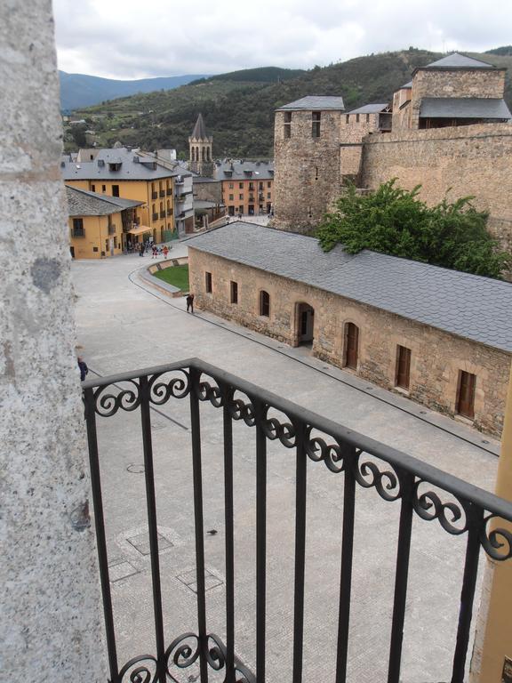 Hostal Virgen De La Encina Ponferrada Bilik gambar