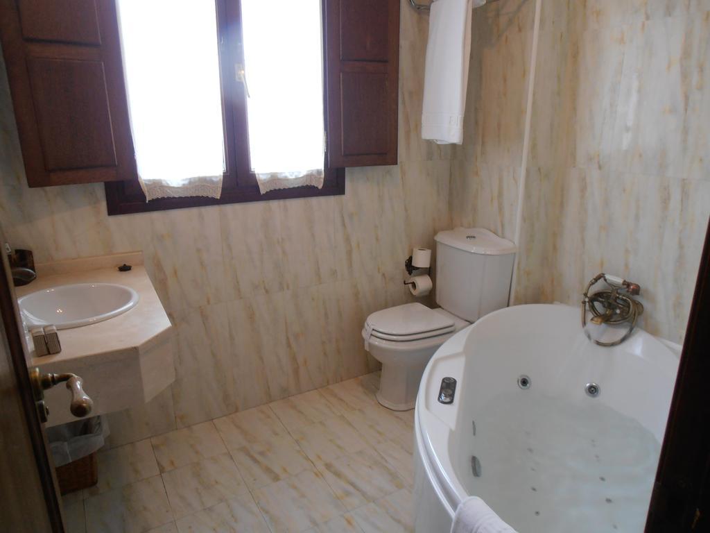 Hostal Virgen De La Encina Ponferrada Bilik gambar
