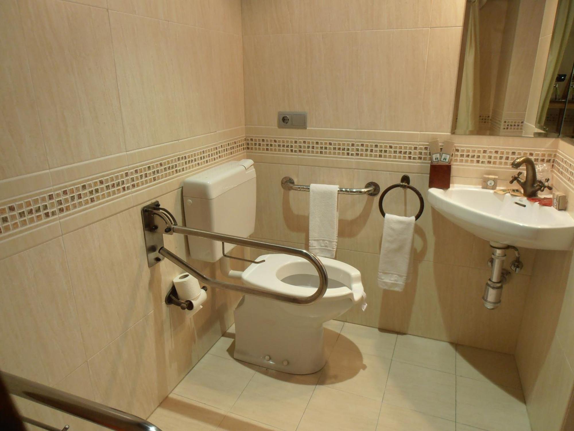 Hostal Virgen De La Encina Ponferrada Luaran gambar